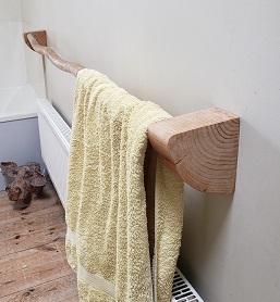 Wavy towel rail