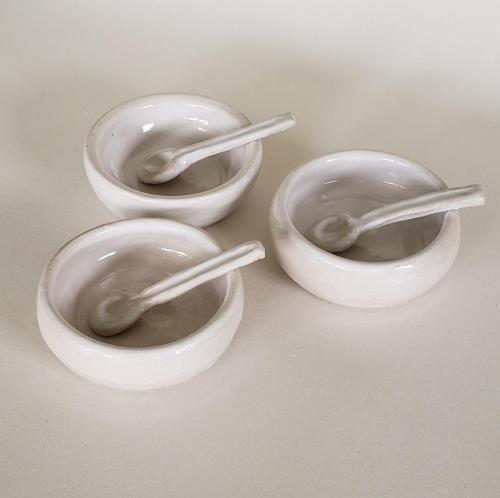 Set of 3 bowls with spoons