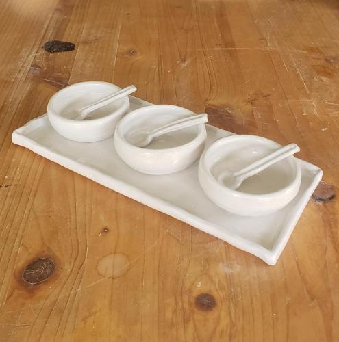 Platter and set of 3 bowls with spoons
